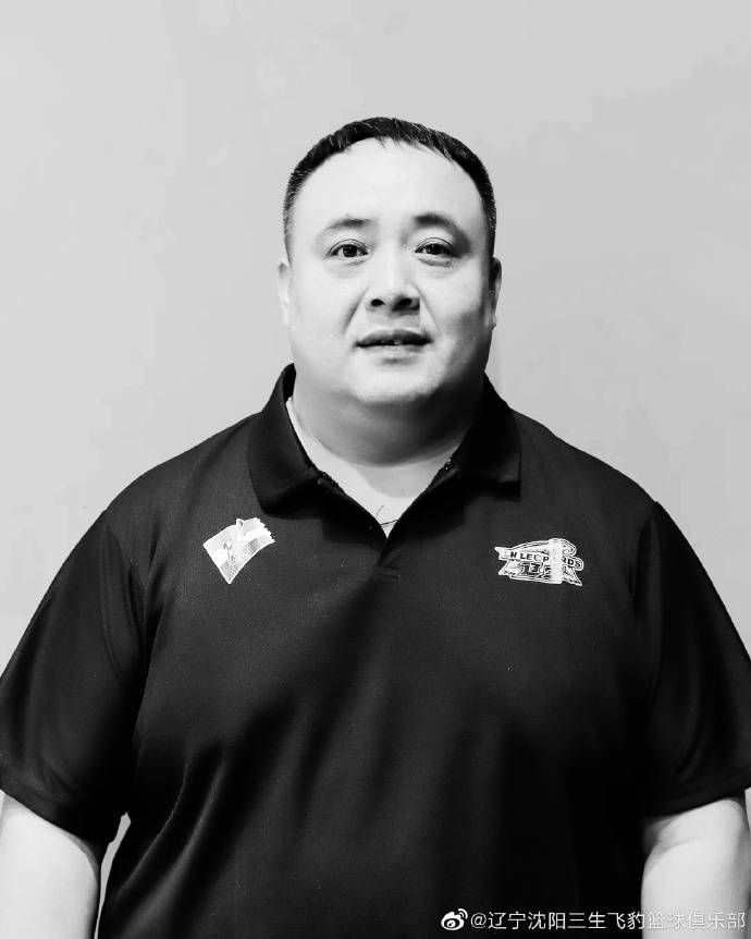 于一伟心中更加疑惑，不由暗忖：费可欣一直与叶辰在一起，若是她都没有看见蚊子，那我的血蚊应该不是折在这姓叶的手里……可是，它们又会去了哪里呢？为什么一点踪迹都找不到了？就在他疑惑不已的时候，叶辰微微一笑，认真说道：于先生，现在我跟你父亲也有过一面之缘的份上，如果你能跪下来给我磕三个响头，那我或许能够大发慈悲，帮你破了这一劫。